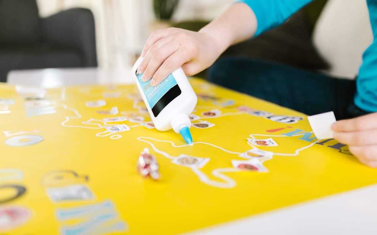 Colle pour scrapbooking